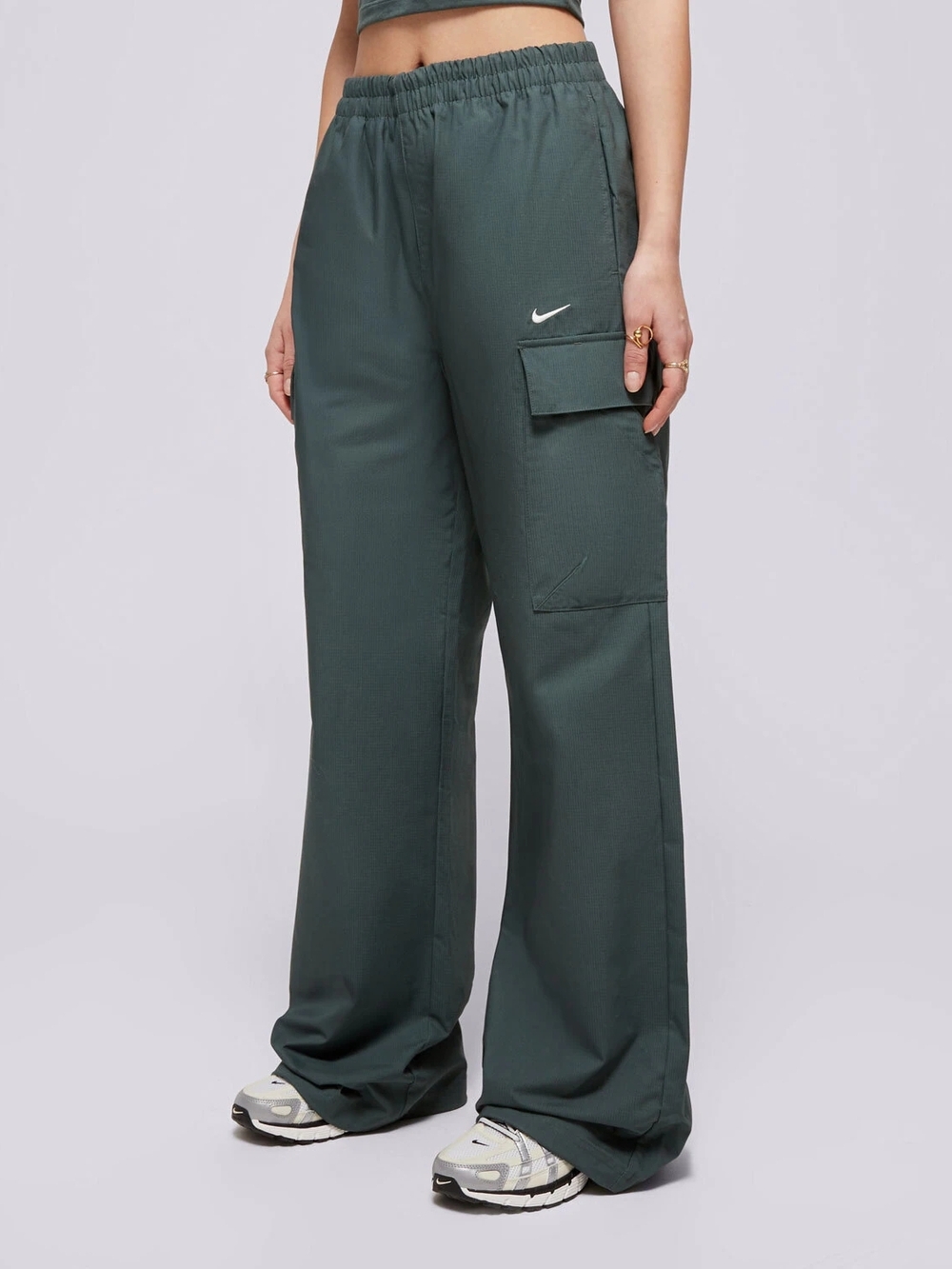 Nike Women's Cargo Pants in Dark Green XL - Picture 2 of 11